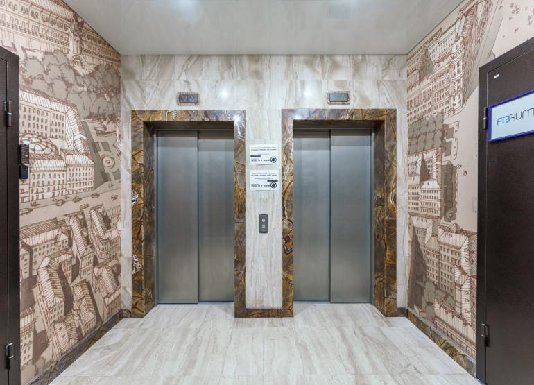 Маяковская Плаза: Вид главного лифтового холла