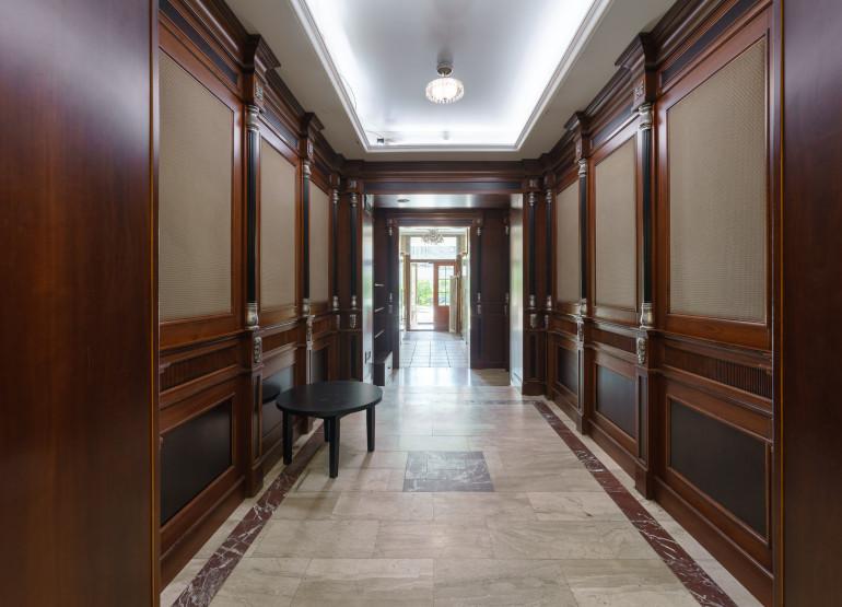 Маяковская Плаза: Вид входной группы внутри зданий