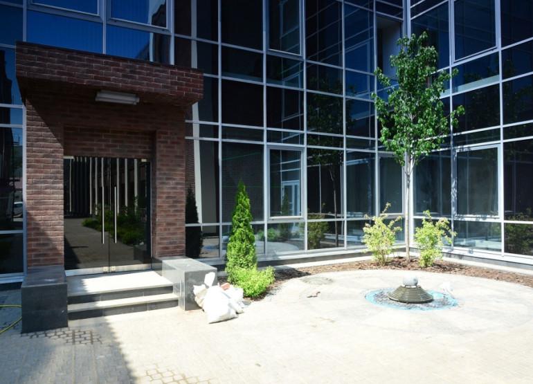 Шухова 14: Вид входной группы снаружи